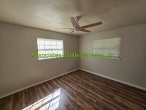 4710 NE 4th Pl in Gainesville, FL - Building Photo - Building Photo