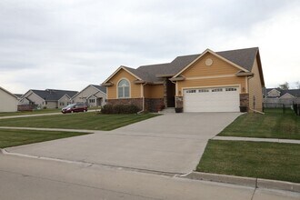 303 SW Springfield Dr in Ankeny, IA - Building Photo - Building Photo
