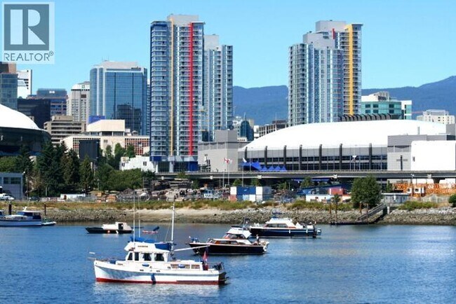 111 W Georgia St in Vancouver, BC - Building Photo - Building Photo