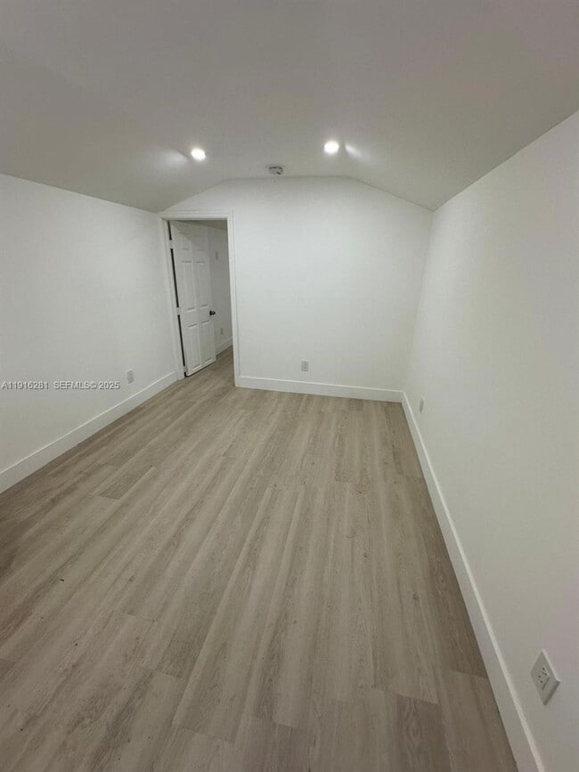 141 NE 14th St in Homestead, FL - Building Photo - Building Photo