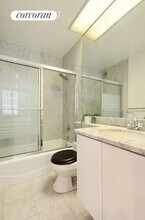 300 E 85th St in New York, NY - Building Photo - Building Photo