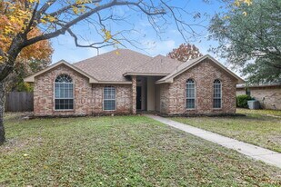 108 Chevy Chase Ln in Waxahachie, TX - Building Photo