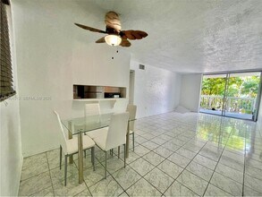 1670 Bay Rd in Miami Beach, FL - Building Photo - Building Photo