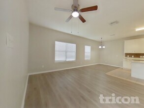 21214 Peachvine Ln, Unit 108 in Tomball, TX - Foto de edificio - Building Photo