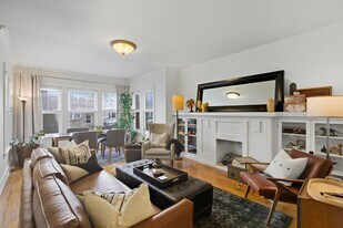 1624 W Olive Ave, Unit 2 in Chicago, IL - Building Photo