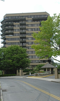 Westage Towers in White Plains, NY - Foto de edificio - Building Photo