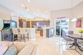 6429 NW 50th St in Lauderhill, FL - Building Photo - Building Photo