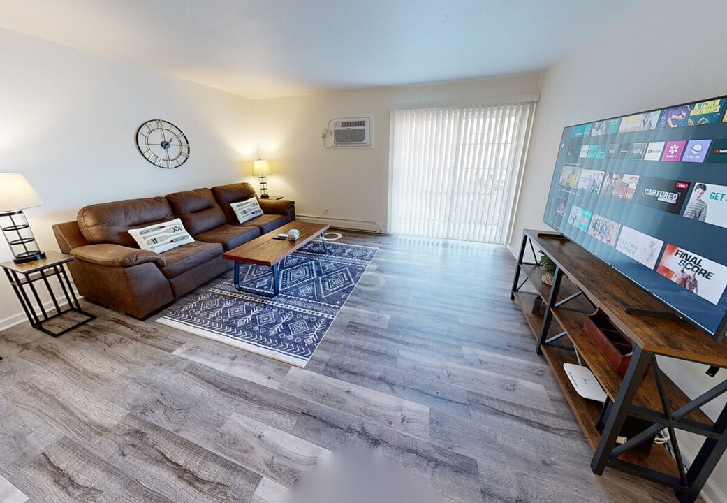 1639 Green Forest Run in Janesville, WI - Building Photo