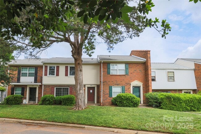 11018 Hunter Trail Ln in Charlotte, NC - Building Photo - Building Photo