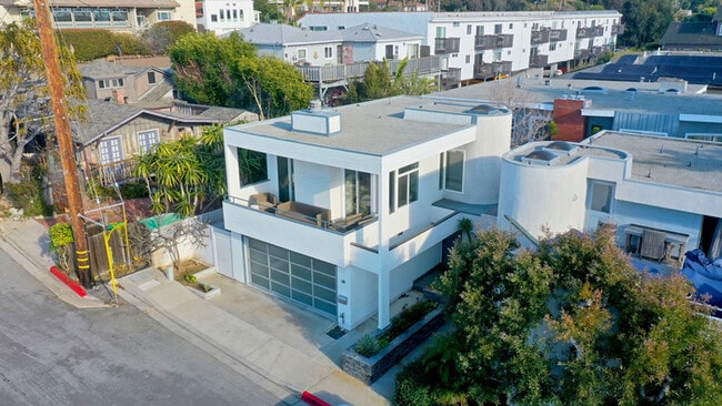 161 Ruby St in Laguna Beach, CA - Building Photo - Building Photo