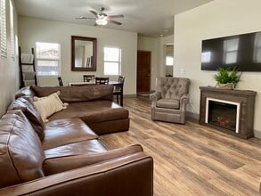 703 Santa Fe Trl E in Artesia, NM - Building Photo - Building Photo