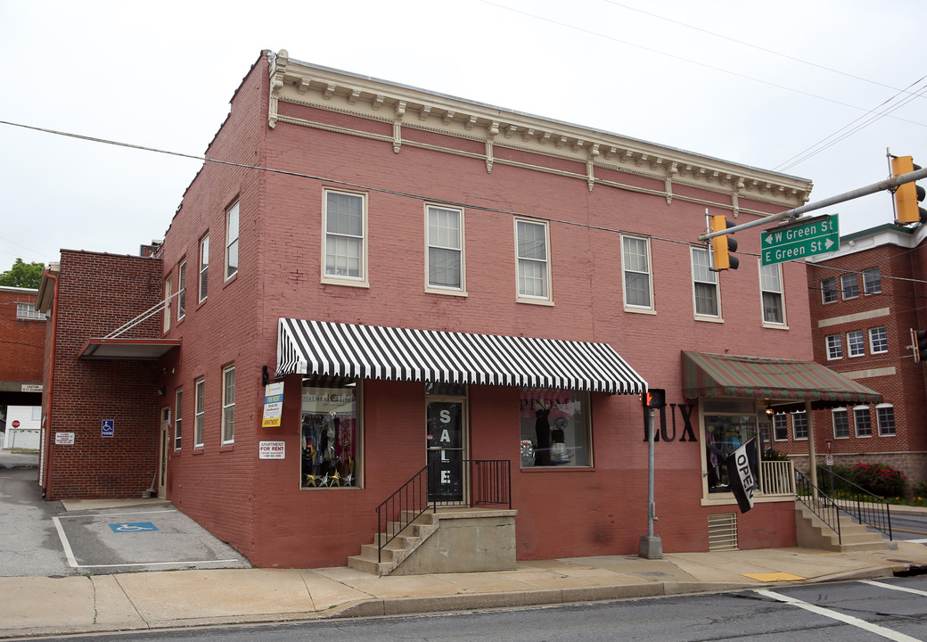 Towne Square Flats in Westminster, MD - Building Photo