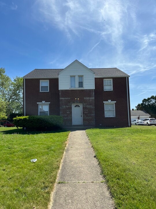 122 Poplar Ave NW in Canton, OH - Building Photo