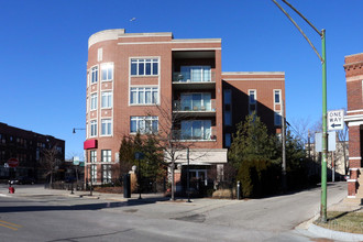 Pensacola Place in Chicago, IL - Building Photo - Building Photo