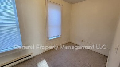1563 E Madison St in Eau Claire, WI - Building Photo - Building Photo