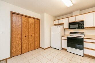 72 Miller Ave SW, Unit 7 in Cedar Rapids, IA - Building Photo - Building Photo