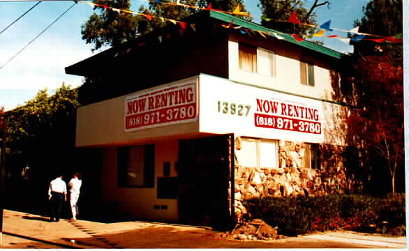 Little Oxnard Apartments in Van Nuys, CA - Building Photo - Building Photo