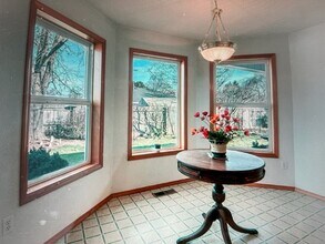 1856 Northwood Dr in Central Point, OR - Foto de edificio - Building Photo