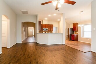 4227 Forest Rain Ln in Humble, TX - Foto de edificio - Building Photo