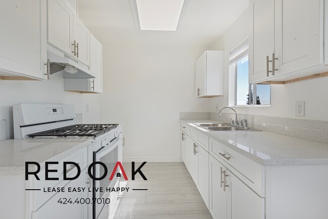 7915 Vineland Ave, Unit 21 in Los Angeles, CA - Building Photo - Building Photo