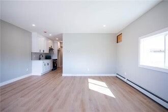 735 Broadway in Pawtucket, RI - Building Photo - Building Photo