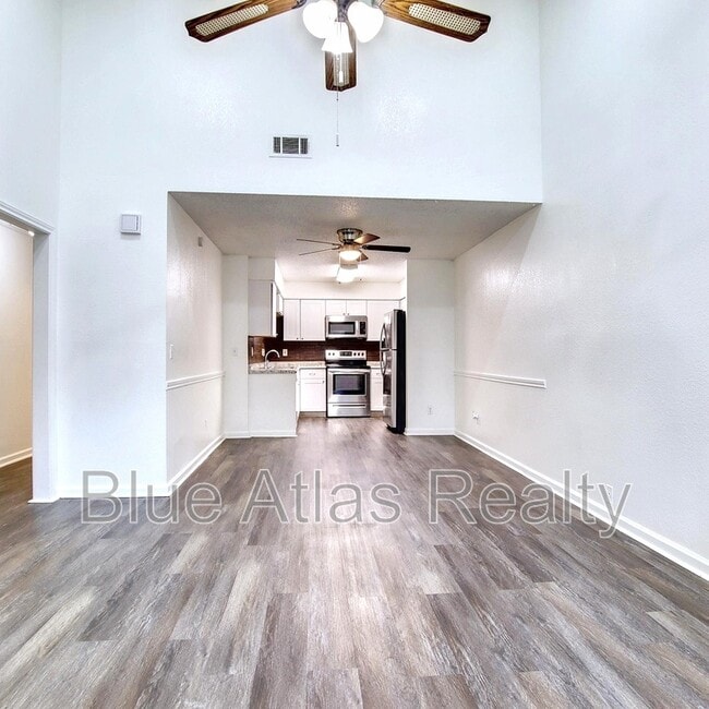 916 Hilltop Dr in Irving, TX - Building Photo - Building Photo