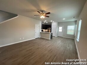 405 Emma Dr in New Braunfels, TX - Building Photo - Building Photo