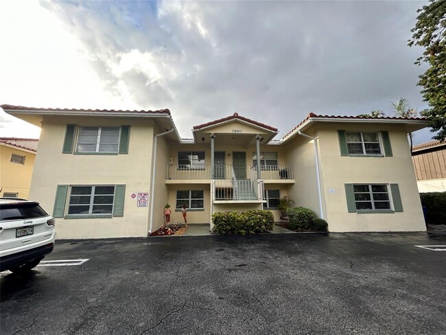 3890 Woodside Dr in Coral Springs, FL - Foto de edificio - Building Photo