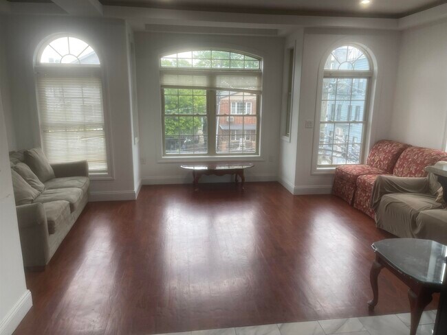 1 Montrose Ave in Jersey City, NJ - Building Photo - Building Photo