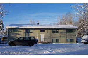 Great 2 bed 1 bath apt at excellent location in Anchorage, AK - Building Photo