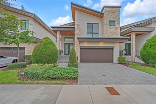 10250 NW 76th Terrace in Doral, FL - Building Photo