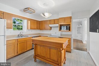 15118 Liberty Grove Dr in Burtonsville, MD - Building Photo - Building Photo