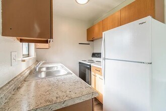 688-688 Miller Ct in Lakewood, CO - Building Photo - Building Photo