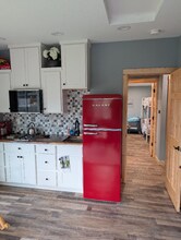 3663 NE East Devils Lake Rd in Otis, OR - Foto de edificio - Building Photo