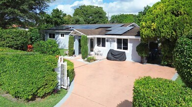 10965 SW 116th St in Miami, FL - Building Photo - Building Photo