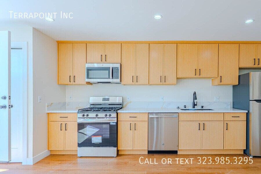 456 S Breed St in Los Angeles, CA - Building Photo