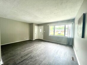 110 N Tyrone Dr in Muncie, IN - Building Photo - Building Photo