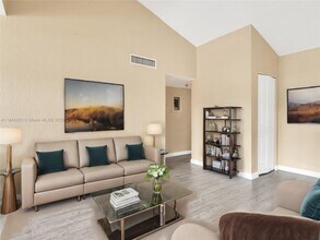 10300 NW 9th St Cir in Miami, FL - Building Photo - Building Photo