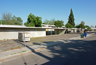 Park Avenue Apartments in Fresno, CA - Building Photo - Building Photo