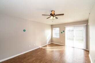8736 Townsquare Dr in Jacksonville, FL - Building Photo - Building Photo