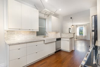 114 Shaftesbury Ave in Toronto, ON - Building Photo - Building Photo