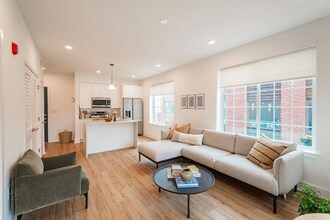 2101 Washington Ave in Philadelphia, PA - Building Photo - Building Photo