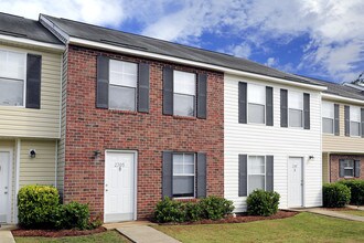 Devon Pointe Apartments and Townhomes in Goose Creek, SC - Foto de edificio - Building Photo