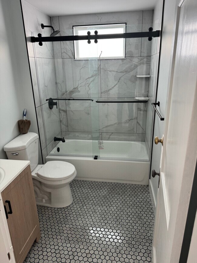 141 Hillsdale Rd, Unit 2 in Somerville, MA - Foto de edificio - Building Photo