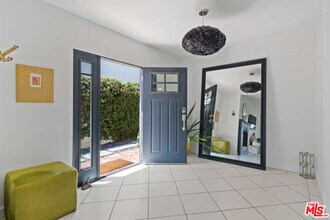 317 Bay Shore Ave in Long Beach, CA - Building Photo - Building Photo
