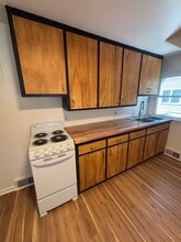917 S Division St, Unit C in Traverse City, MI - Foto de edificio - Building Photo
