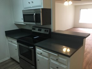 225 Montana Ave-Unit -202 in Santa Monica, CA - Building Photo - Building Photo
