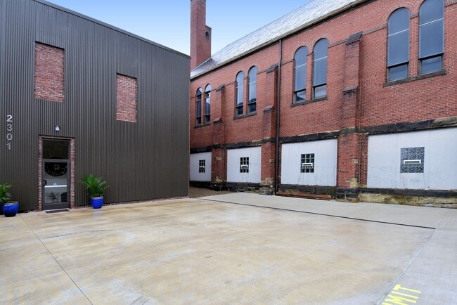 2301 Mission St, Unit 202 in Pittsburgh, PA - Building Photo - Building Photo