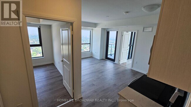 325 Yorkland Blvd in Toronto, ON - Building Photo - Building Photo