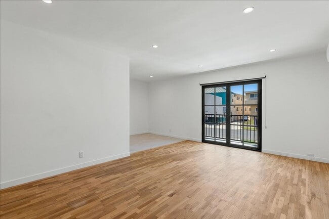 652 Hayworth Ave in Los Angeles, CA - Building Photo - Building Photo